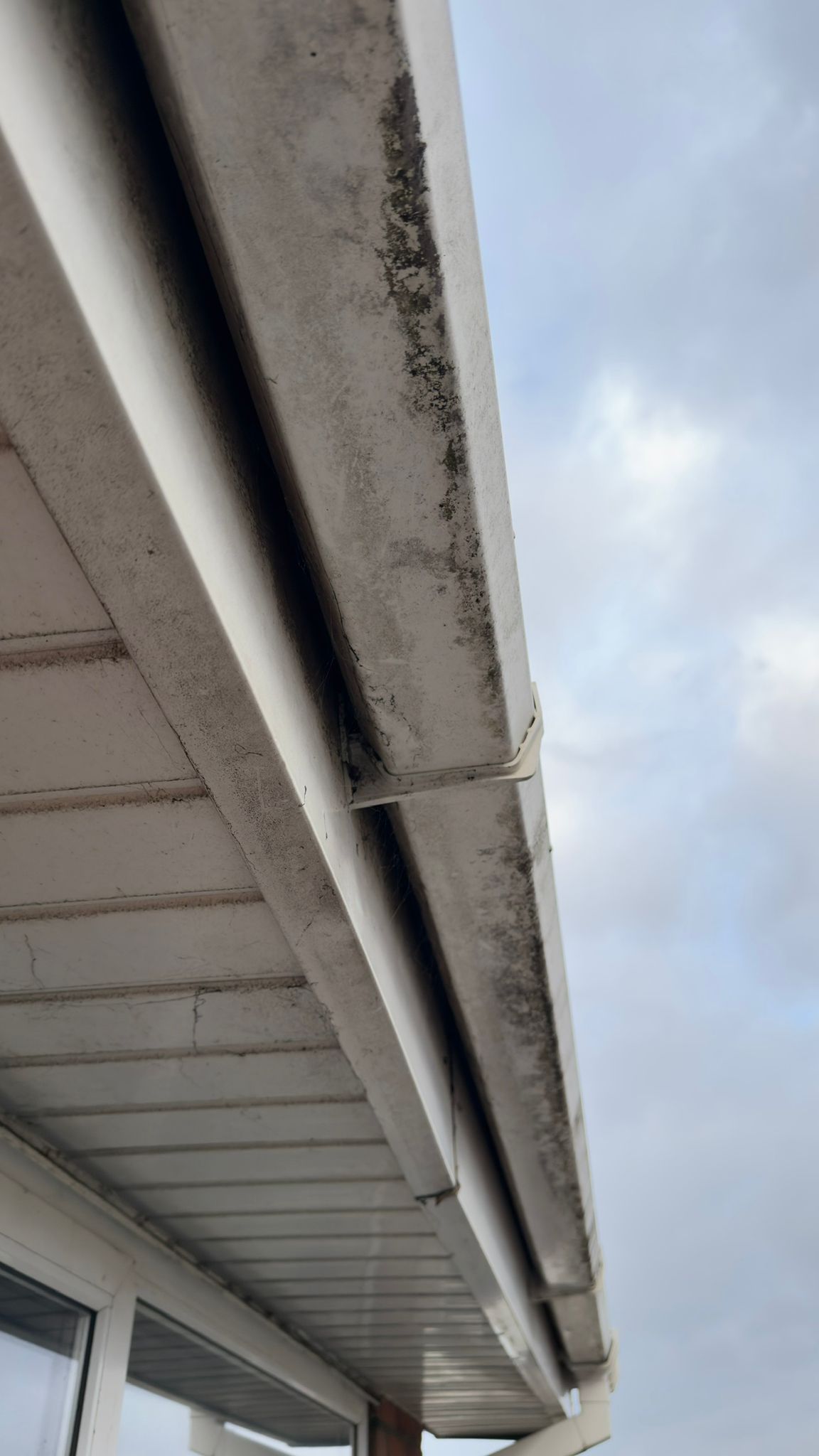 Dirty stained fascias and soffits before cleaning